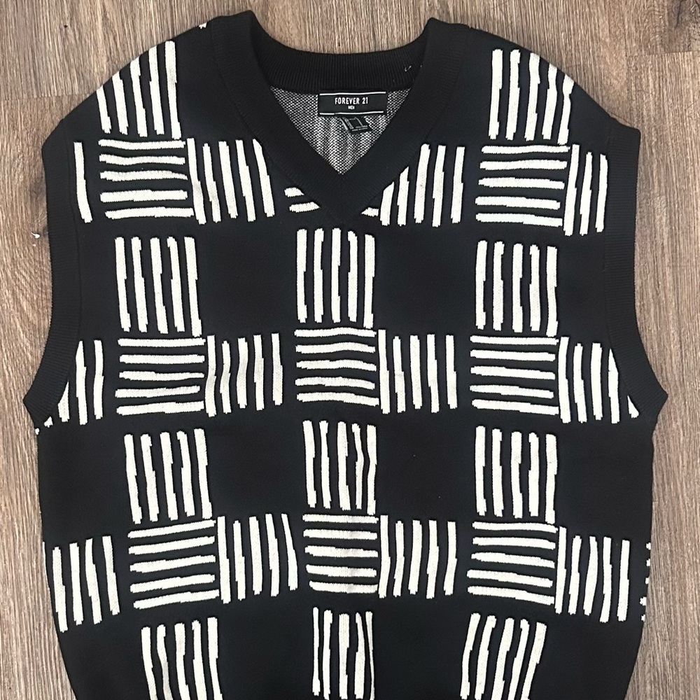 Forever 21 Black & White Geometric V-Neck Sweater Vest